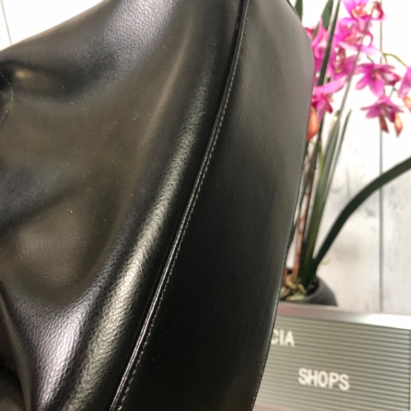 đź’•SOLDđź’•Kattee Black Leather Hobo Tote Tassel Bag - Picture 4 of 8